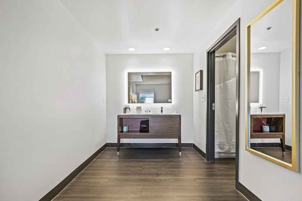 Suite, 1 King Bed (Additional Living Area) - Photo 14