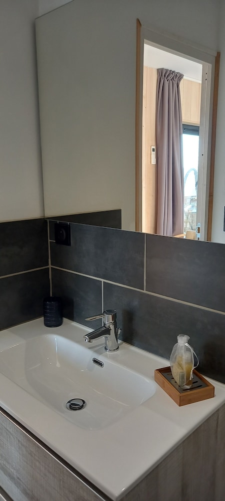 Deluxe Twin Room photo 2
