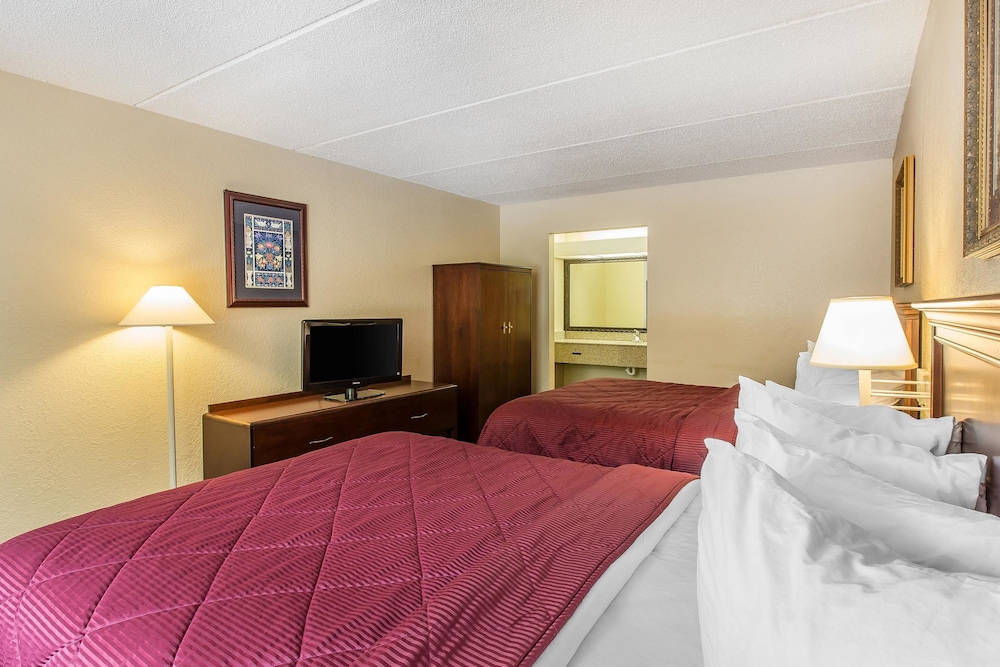 Suite, 2 Queen Beds, Non Smoking - Photo 4