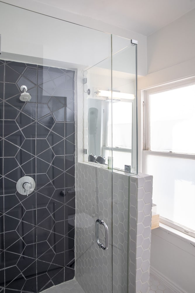 Standard Double Room, Ensuite - Photo 11