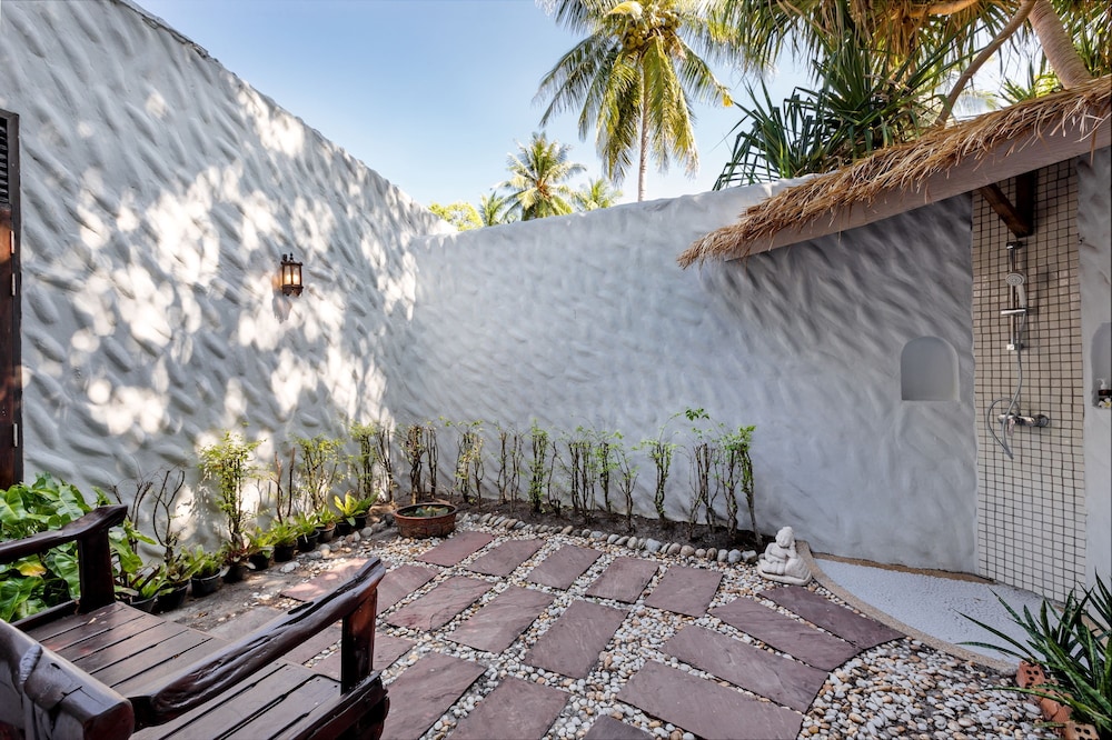 Beach Front Room - Photo 9