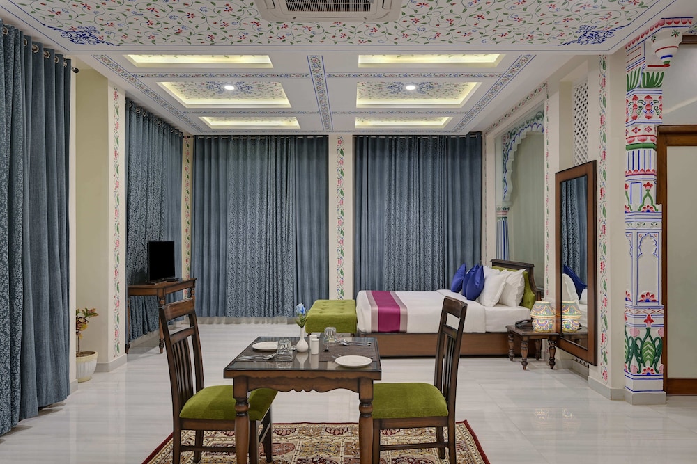 Honeymoon Suite - Photo 5