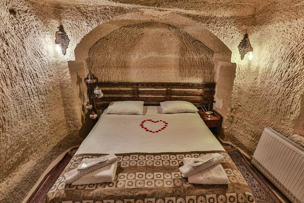 Royal Suite, Jetted Tub (Double) - Photo 2