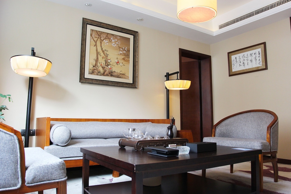 Suite, 1 Bedroom (Living Area)