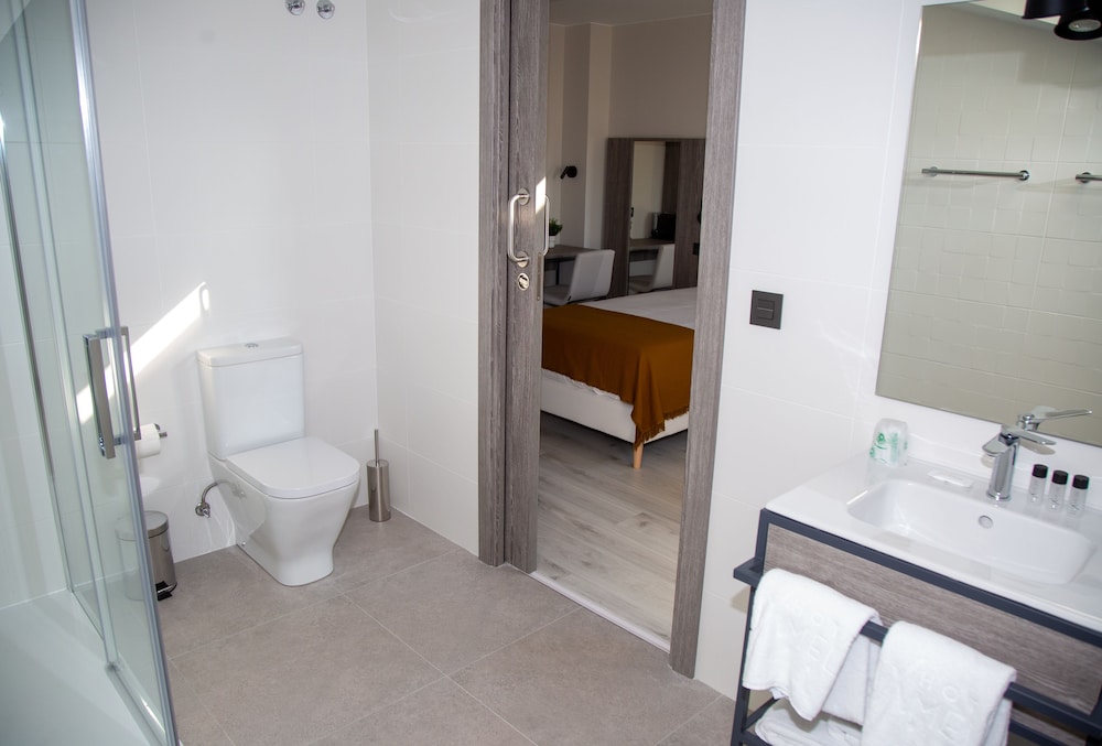 Room - Photo 8