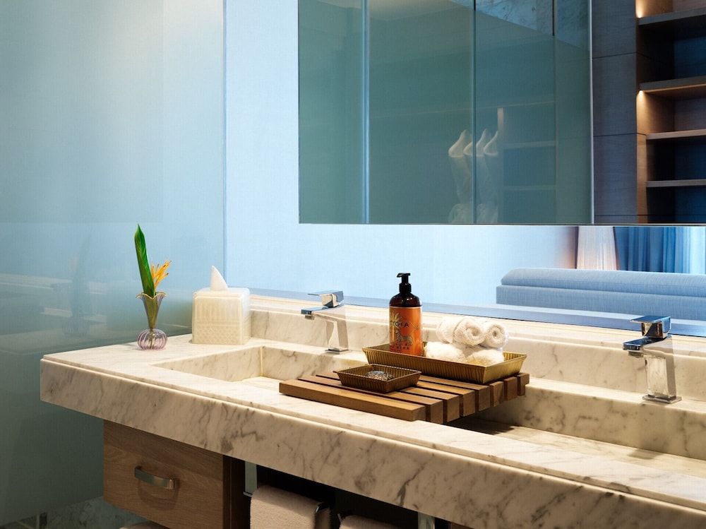 Euphoria King Suite thumbnail 6