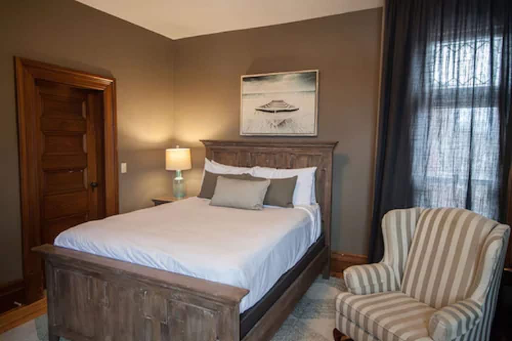 Standard Queen Room photo 3