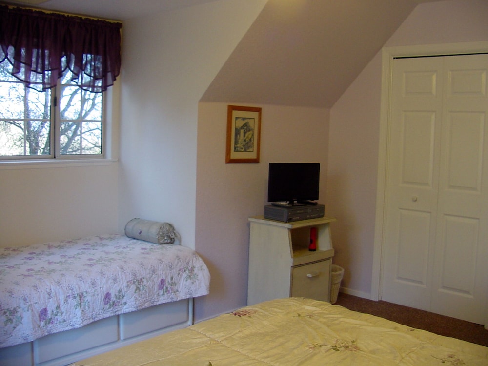 Standard Triple Room, Ensuite (Granny Smith) photo 3