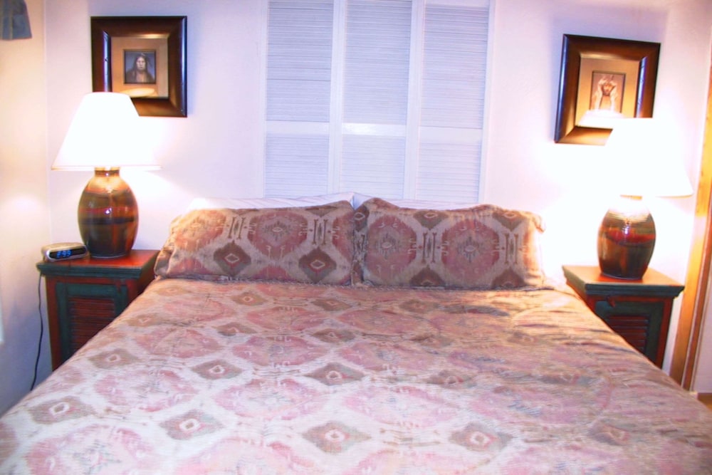 Room, 1 King Bed, Non Smoking, Fireplace