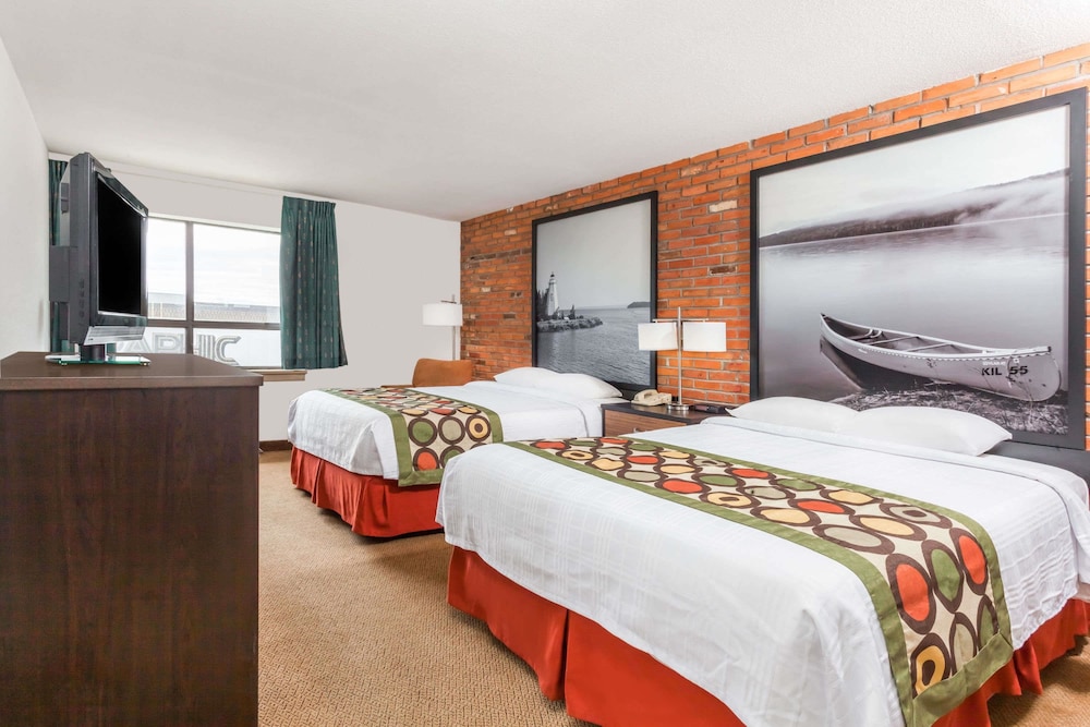 Room, 2 Queen Beds, Non Smoking (First Floor) - Photo 1