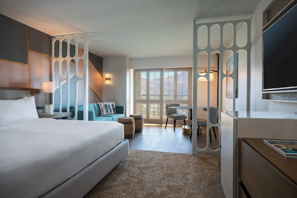 Room, 1 King Bed with Sofa bed, Balcony - Photo 2