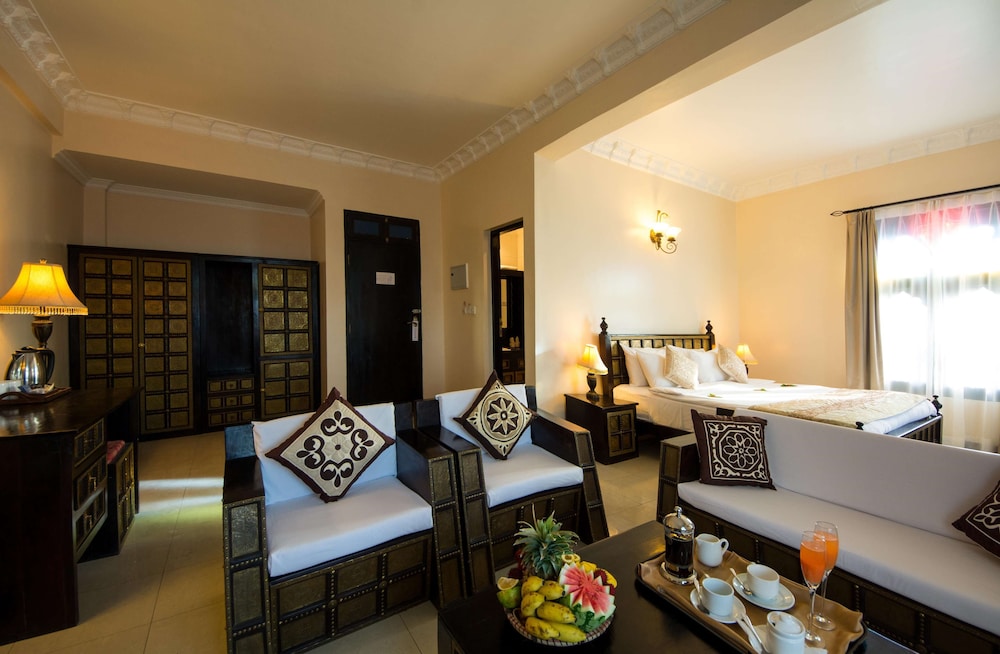 Junior Suite, 1 King Bed - Photo 1