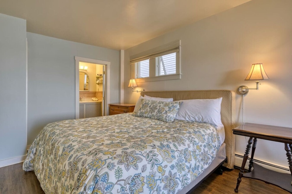 Double Room, 1 King Bed, Sea View (The Angelique) photo 2