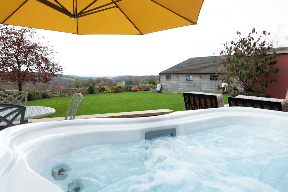 Mews Hot Tub Suite - Photo 2