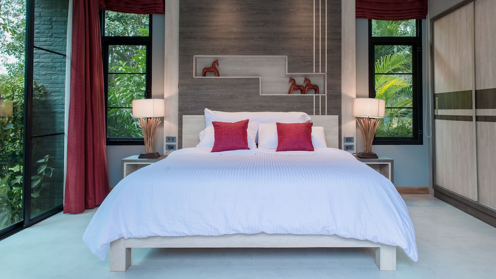 Luxury House photo 1