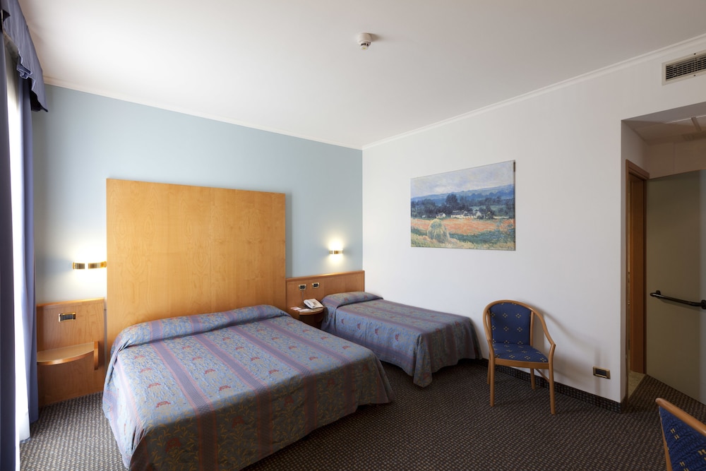 Classic Triple Room photo 2