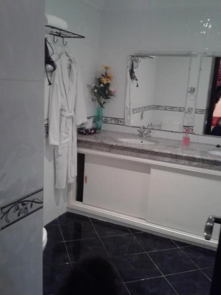 Luxury Suite photo 3