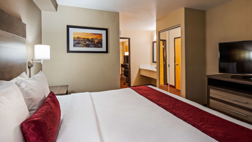 Suite, 1 King Bed, Non Smoking, Jetted Tub photo 1