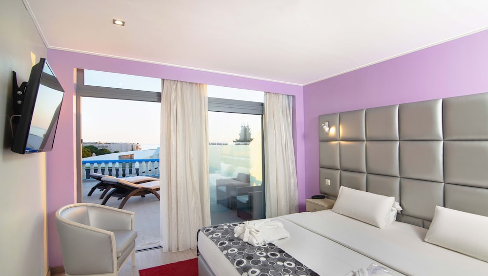 Deluxe Double Room, Sea View - Photo 9