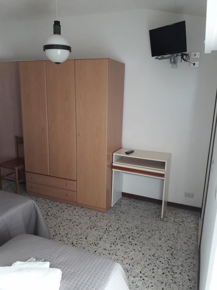 Double or Twin Room photo 2