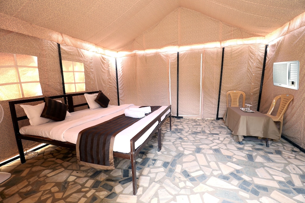 Premium Tent photo 1