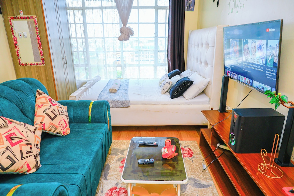 Business Studio Suite, City View