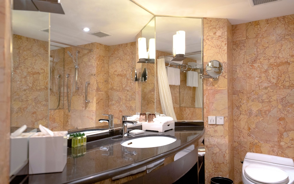 Jinling Tower Elegant Executive Room(King) - Photo 6