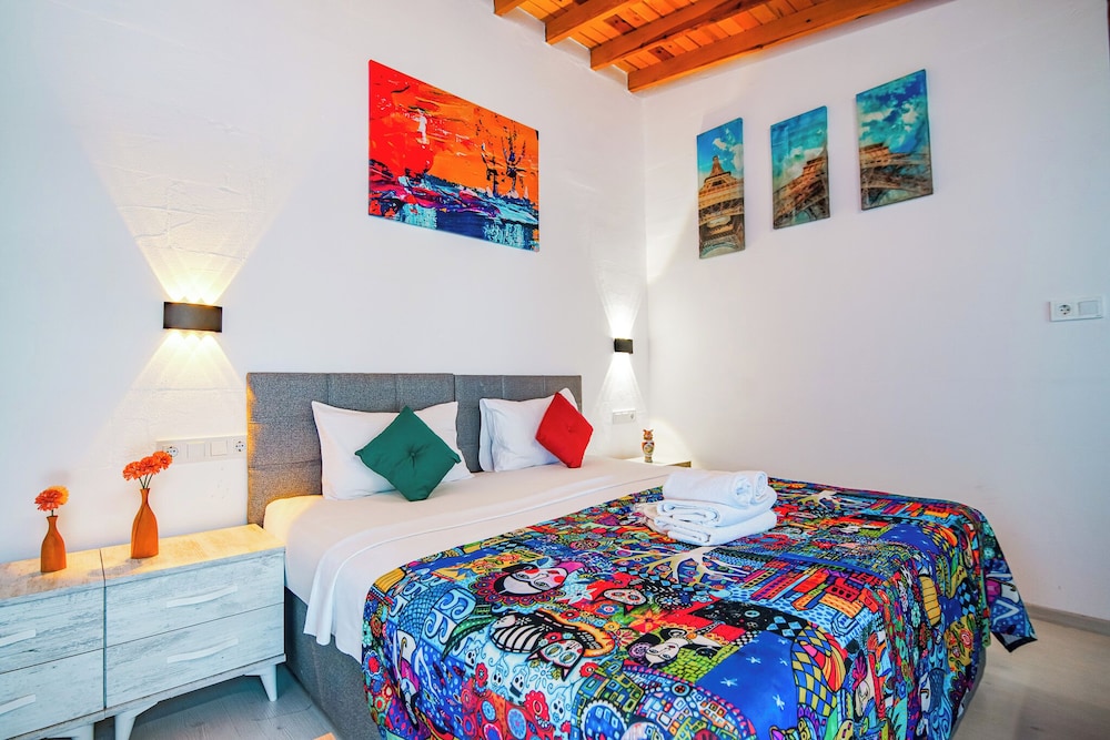 Standard Triple Room, Courtyard View photo 2