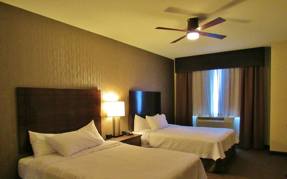 Suite, 2 Queen Beds, Accessible, Bathtub photo 3