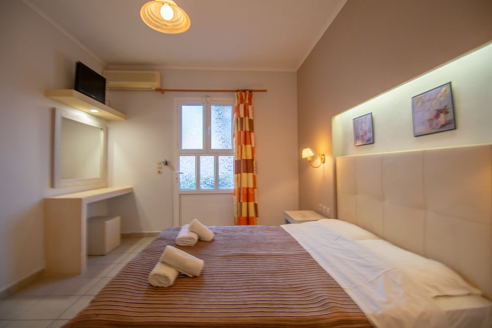 Standard double or Twin studio, ground floor, sea view