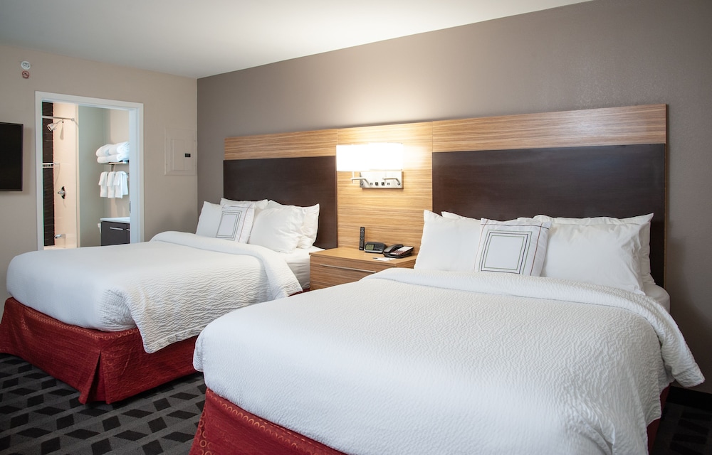 Studio, 2 Queen Beds, City View (Mobility Accessible, Tub) photo 2