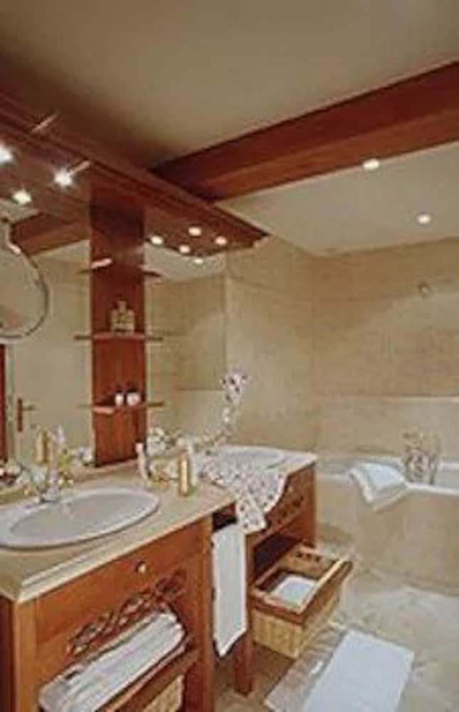 Suite - Photo 2