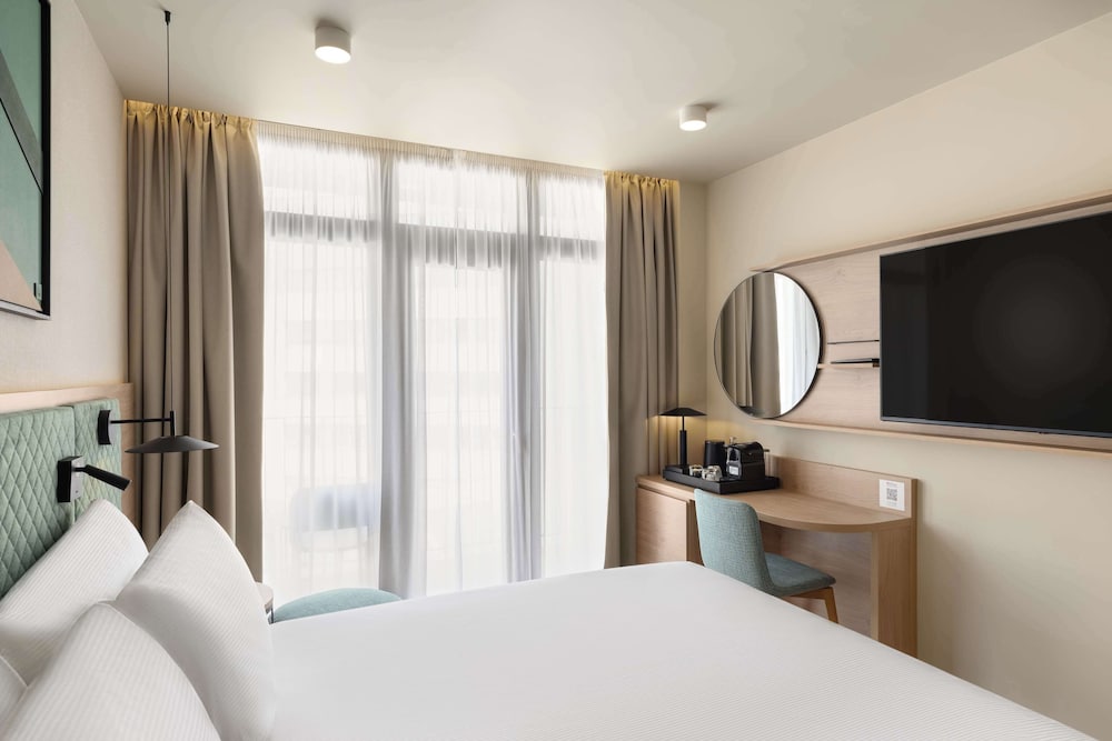 Deluxe Double Room, 1 King Bed photo 2