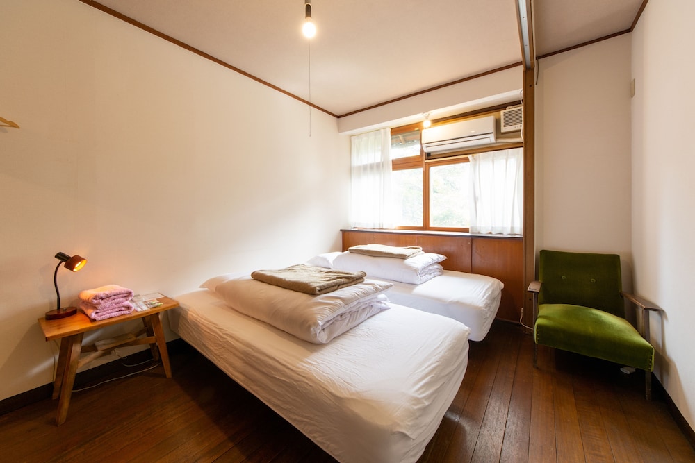 Economy Twin Room photo 1