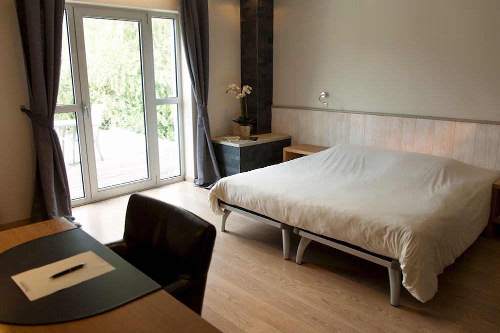 Standard Double or Twin Room photo 1