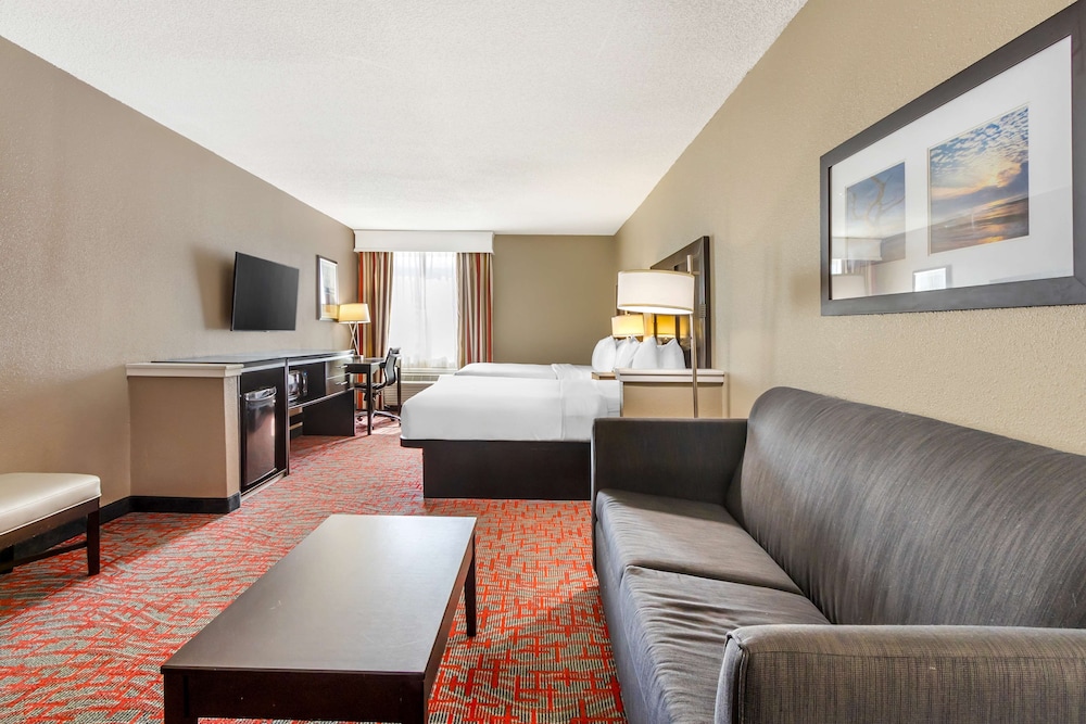 Suite, 2 Queen Beds, Non Smoking, Refrigerator & Microwave (Oversized Room;Third bed is a Sofabed)