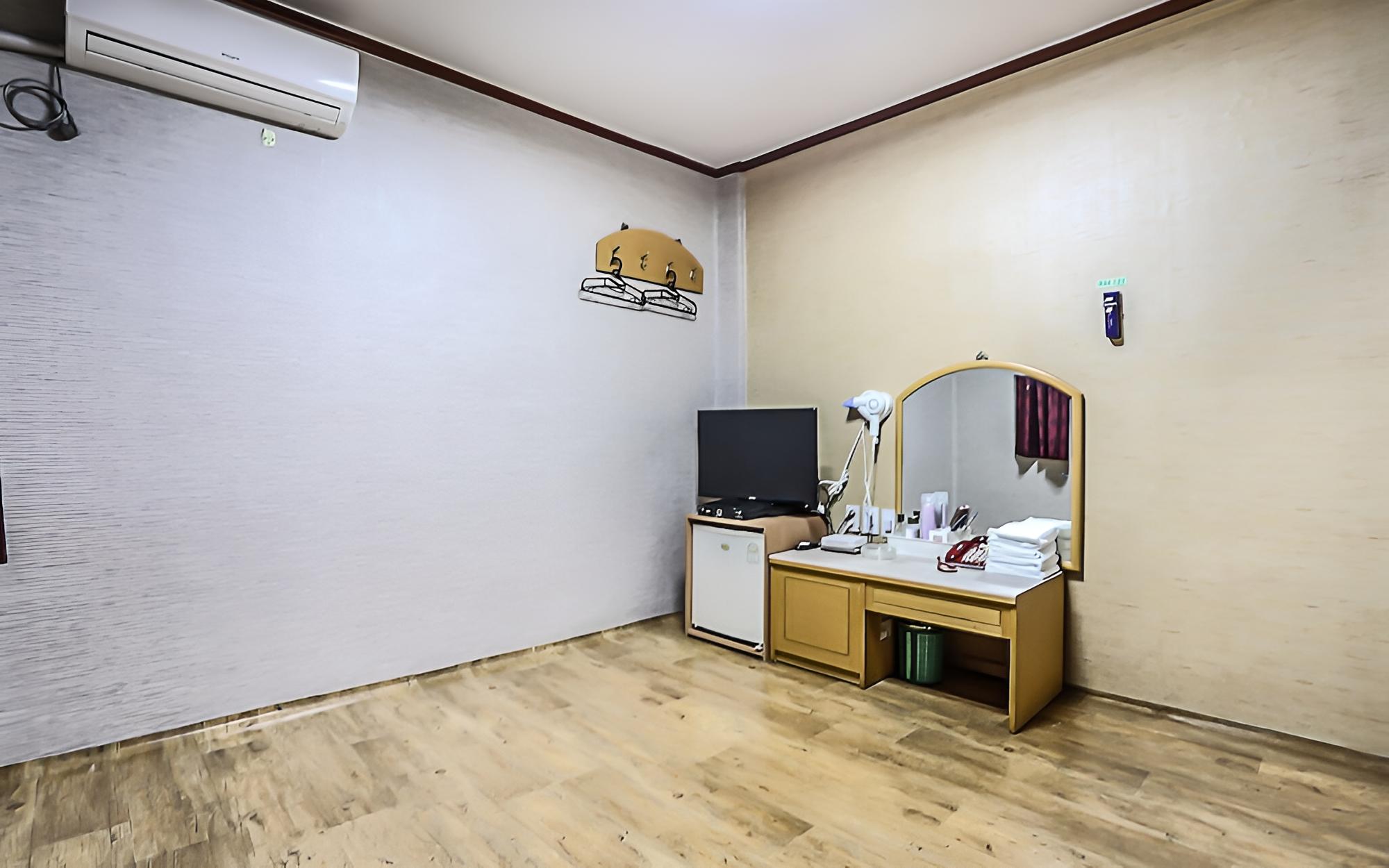 Room (Ondol (small room)) - Photo 2