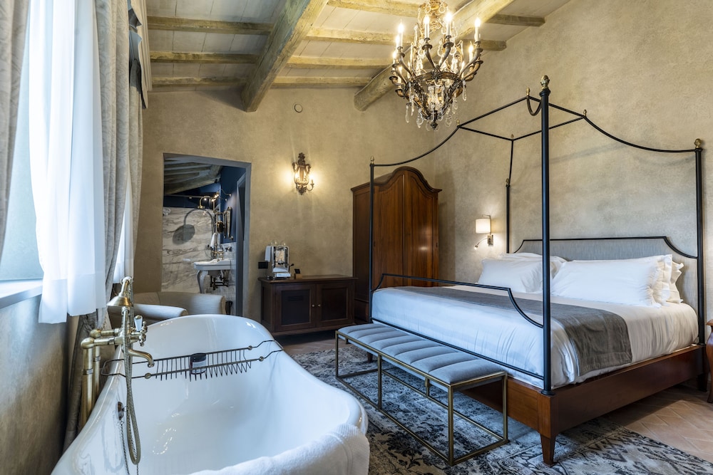 Premium Suite - Photo 1