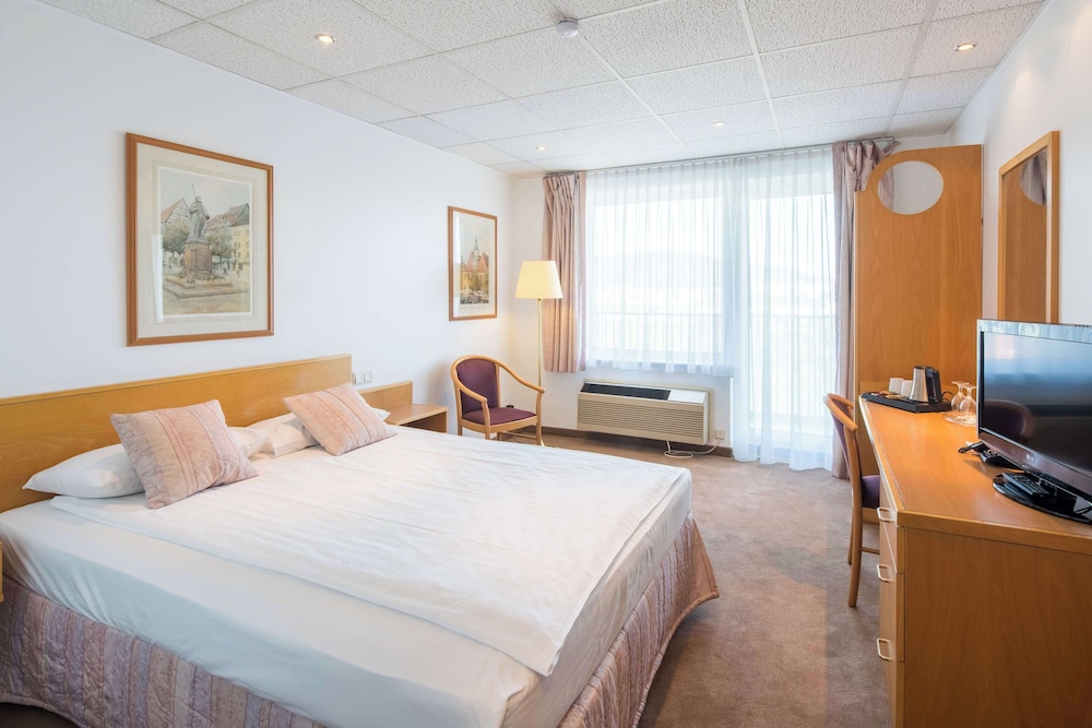 Business Room, 1 Queen Bed - Photo 4