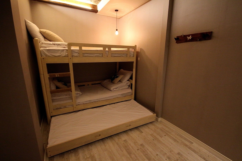 Room 203 photo 2