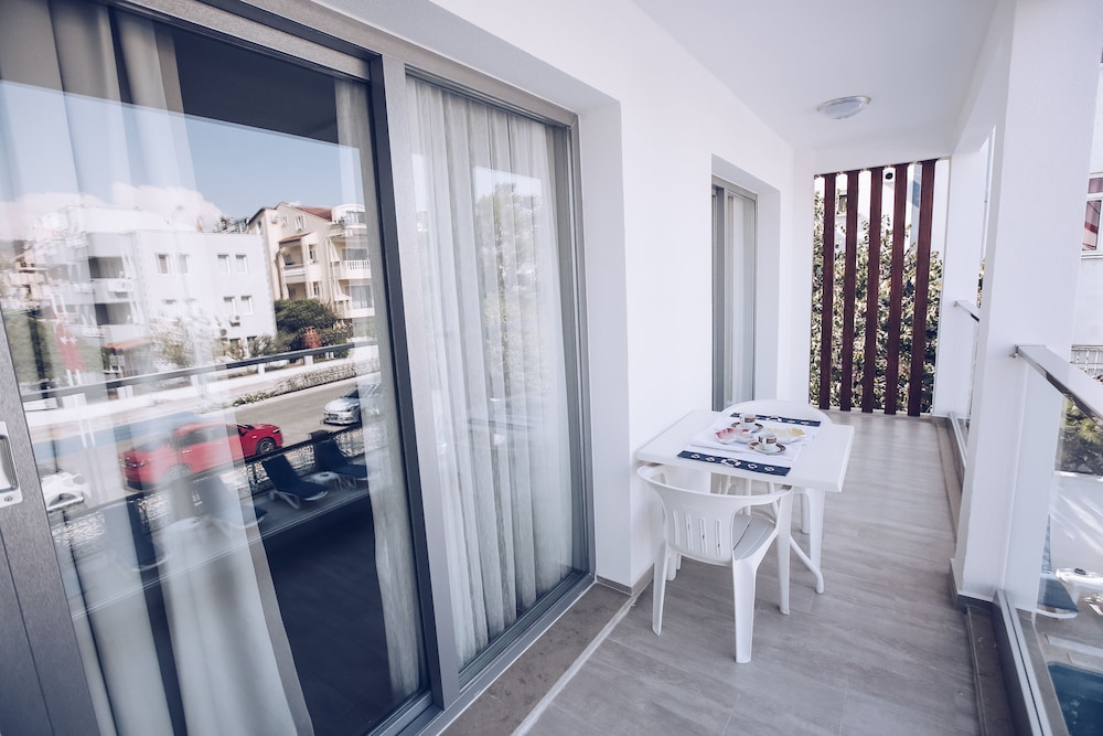Standard Suite, City View photo 2