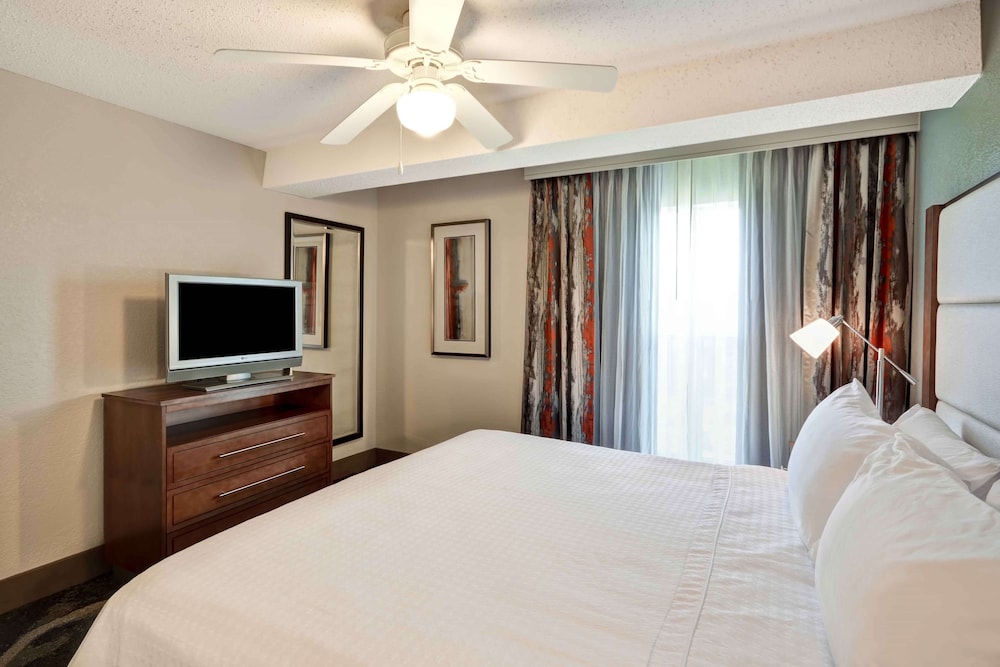 Suite, 1 King Bed with Sofa bed, Accessible (Roll-in Shower)