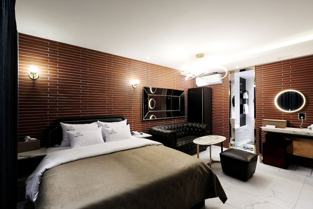 VIP Room - Photo 22