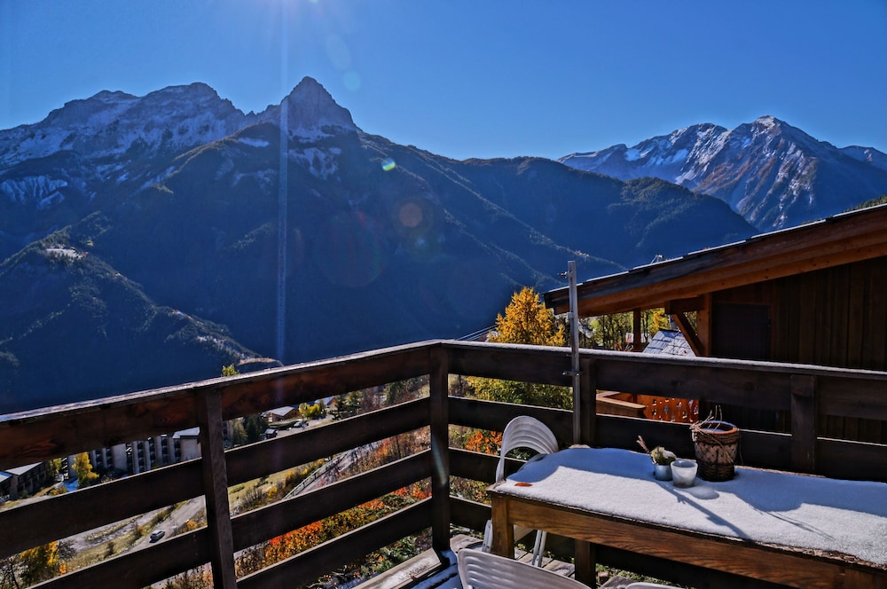 Chalet, 3 Bedrooms, Valley View (10) photo 3