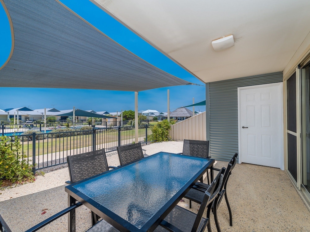 Family Townhome, 3 Bedrooms, Accessible, Pool View photo 2