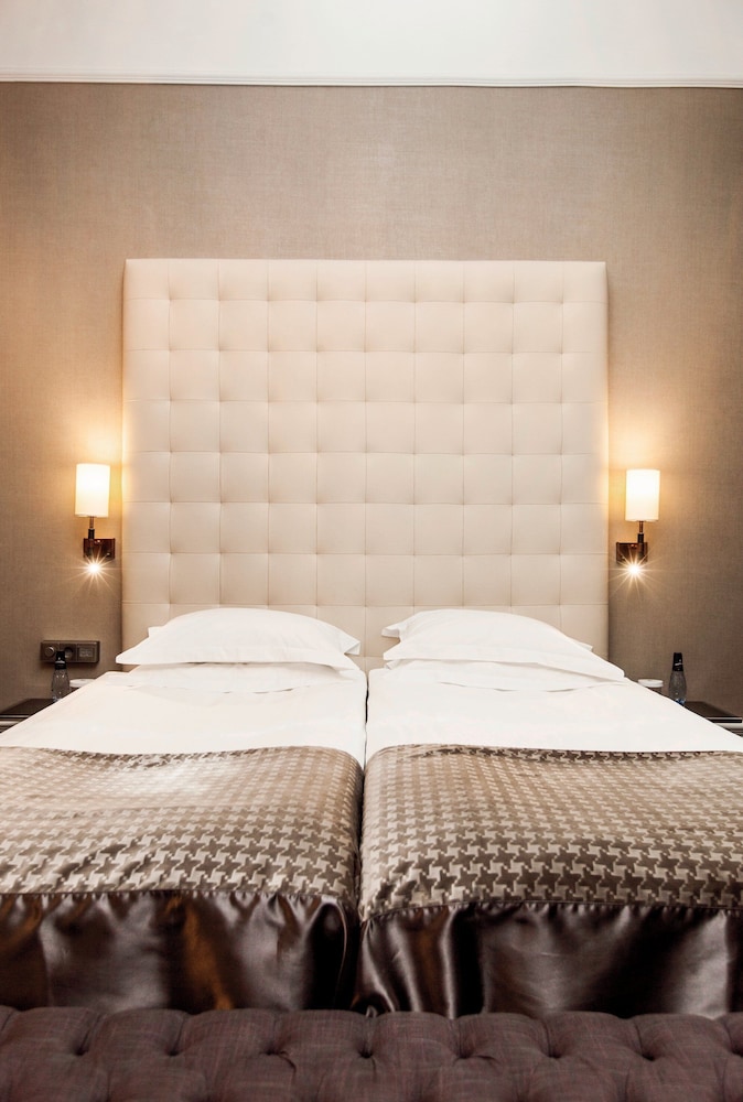 Deluxe Room - Photo 9