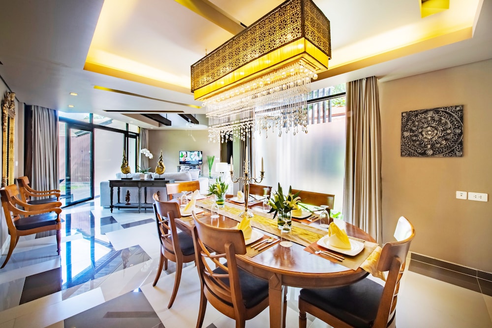 Royal Villa photo 3