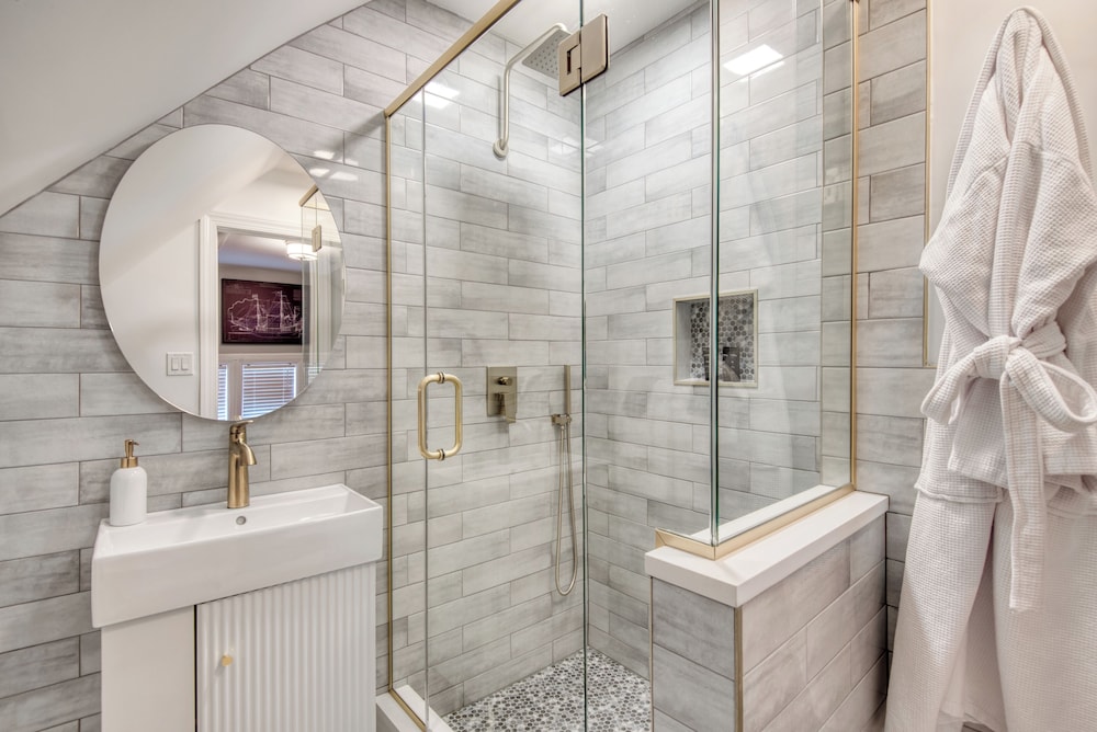 Suite #7 photo 3