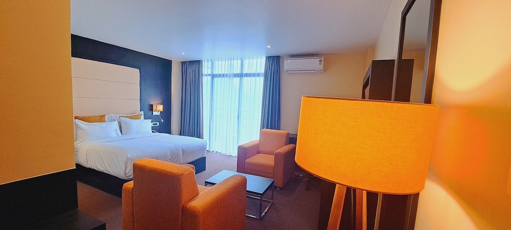 Luxury Room, 1 Queen Bed, Mountain View photo 3