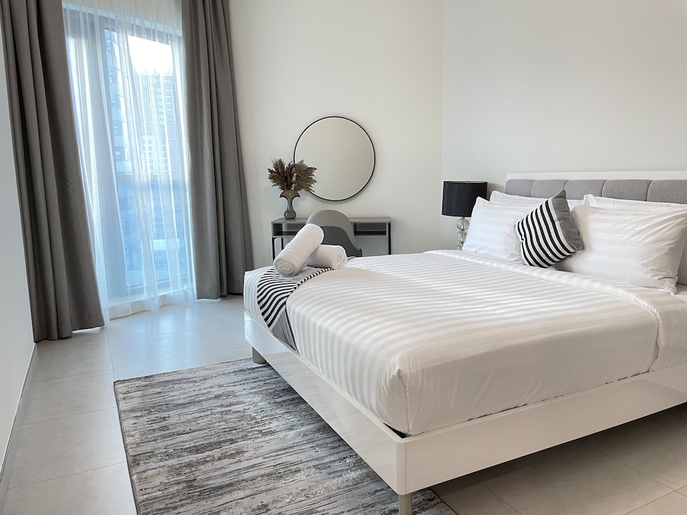 Executive Apartment, 1 King Bed, Non Smoking, Balcony photo 3